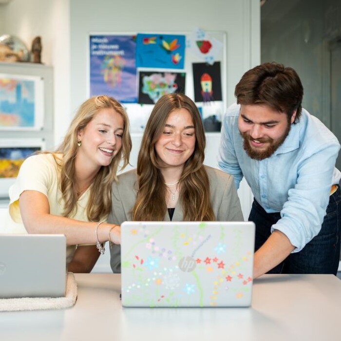 Students working on a joint project